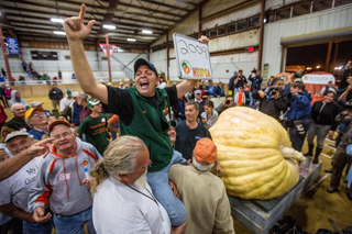 Giant Gardening - Pumpkin - Ron Wallace